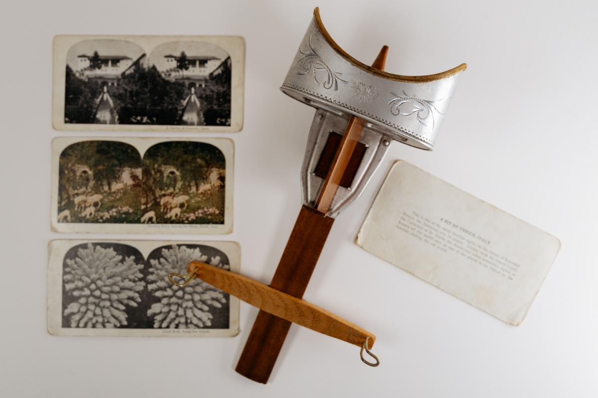 Stereoscope and slides.jpg